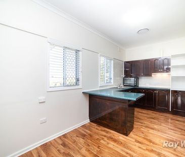 Renovated 2 Bedroom with Ducted Air Conditioning - Photo 5