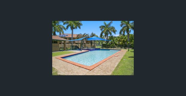 3B Townhouse in Secure Resort-Style Complex Close to Harbour Town Shopping Centre - Photo 1