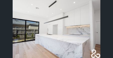 Stunning As New 3-Bedroom Townhouse - Luxury Living at Its Best! - Photo 2