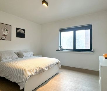 Appartement met mooi zicht op de Grote Markt van Beveren met twee s... - Photo 3