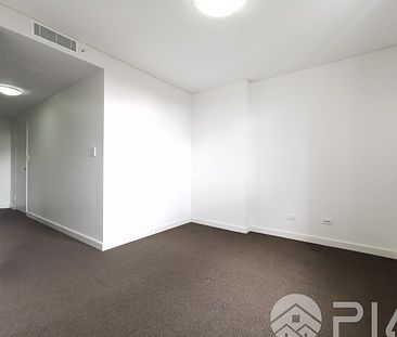 Spacious 2 bedroom unit for rent! Now Leasing! - Photo 5