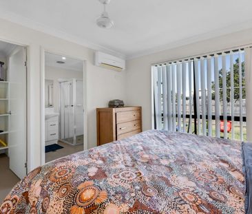 Spacious 4-Bedroom, 2-Living Gem with Solar - Photo 1