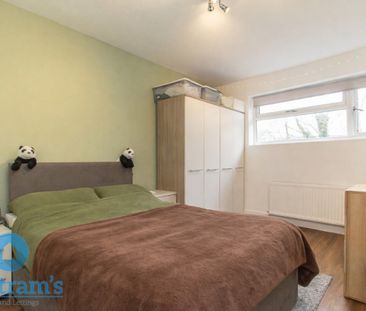 References Pending - 6 bed Semi-Detached House - Photo 4