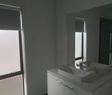 17 Agatha Way, Werribee, Vic 3030 - Photo 5