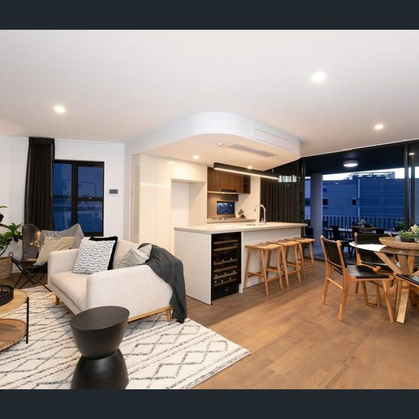 Stunning contemporary 3 bedroom apartment with city views... - Photo 1