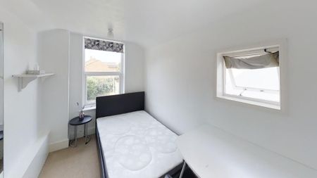 4 bedroom terraced house to rent - Photo 4