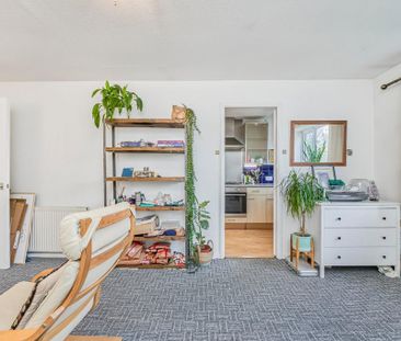 1 bedroom flat to rent - Photo 2