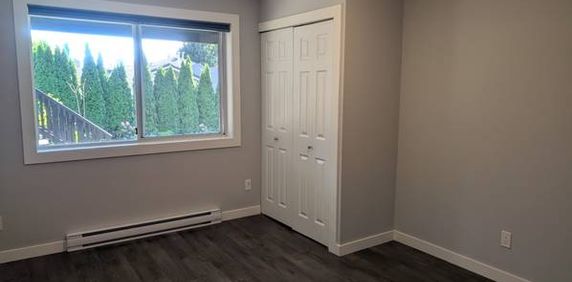 newly renovated 2 BDRM Suite - Great location - Photo 2