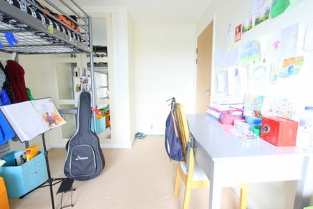 2 Bedroom Apartment, Rothesay Avenue, London - Photo 3