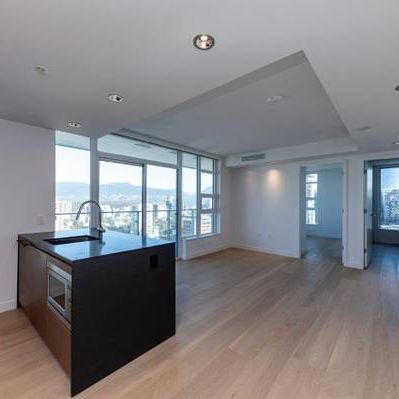 One Burrard; 30th floor 2 bed/2 bath w/office/ flex space, 1 parking - Photo 4