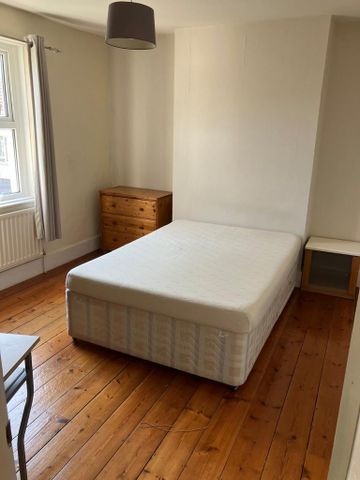 4 bedroom terraced house to rent - Photo 2