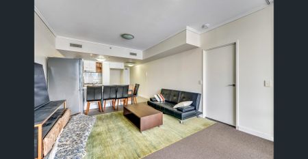 Furnished One Bedroom Apartment In Charlotte Towers - Photo 3