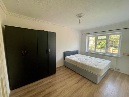 3 bed end of terrace house to rent in Aspen Drive, Wembley, HA0 - Photo 4