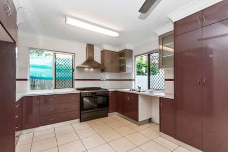 Charming 4-Bedroom Home in Thuringowa Central - Photo 2