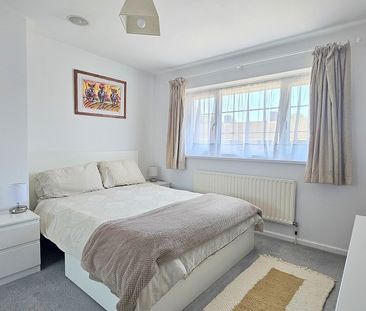 3 Bedroom Terraced House - Photo 6