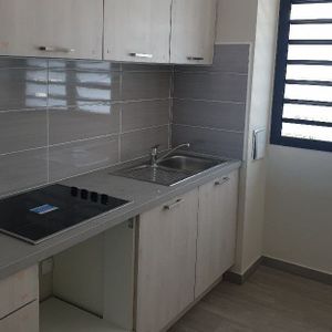 Location Appartement 3 pièces 67m² LE TAMPON 97430 - Photo 2