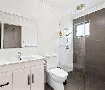 3-Bedroom Townhouse in Oxenford – Comfort & Convenience! - Photo 6