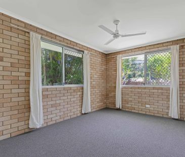 Lowset Family Home in perfect location - Photo 5