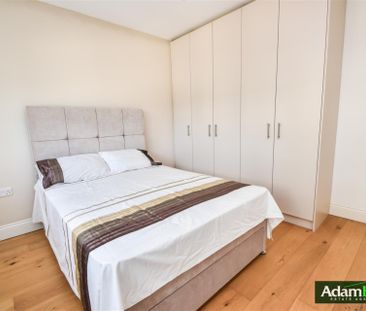 Anastasia Mews, Woodside Park, N12, 4 bedroom, House - End Terrace - Photo 3
