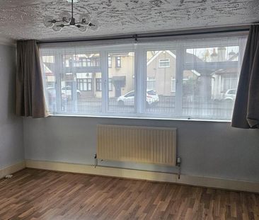 3 bedroom ground floor maisonette to rent - Photo 6