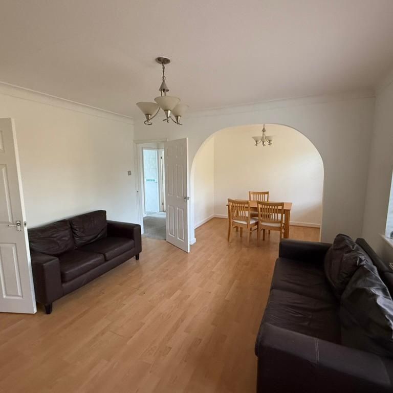 2 Bed Flat, Church Lane, LS7 - Photo 1