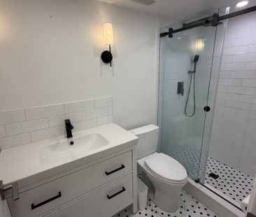 For Lease - 86 Roxborough Road, Newmarket, Ontario - Photo 3