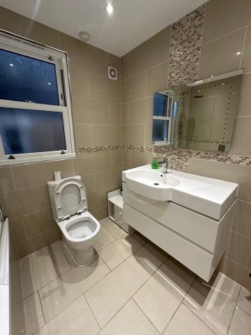 Room in a Shared House, Athenlay Road, SE15 - Photo 5