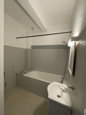 Location Appartement 3 pièces 72m² NARBONNE 11100 - Photo 5