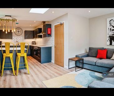 8 bedroom semi-detached house to rent - Photo 2