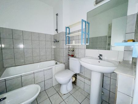 Location Appartement 1 pièce 21m² HYERES 83400 - Photo 3