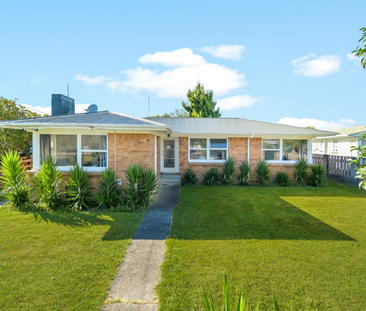 Roomy three bedroom family home, open plan living area, modern kitc... - Photo 6