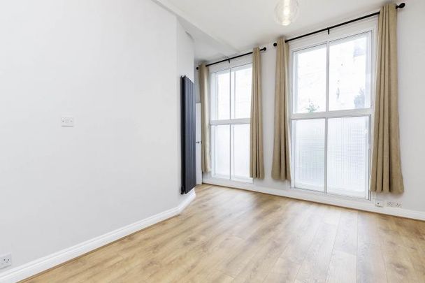 Newly refurbished wood floors zone one location mins to tube & shops - Photo 1