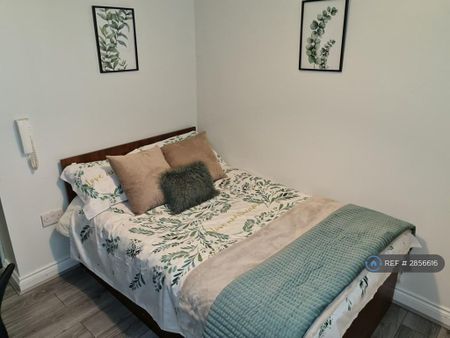 Studio to rent - Photo 5