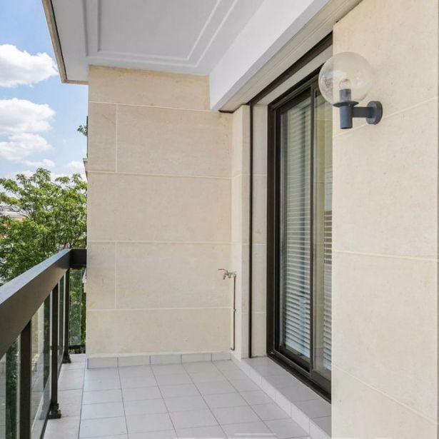 Appartement • La Plaine des Sablons - Photo 1