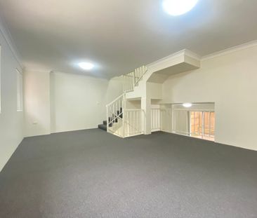 LIGHT-FILLED FAMILY HOME! - Photo 3