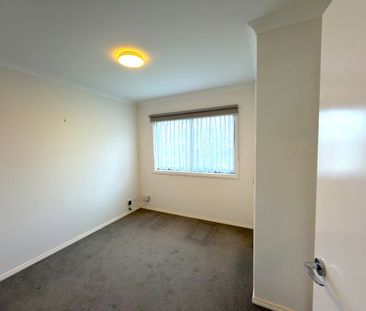 IMMACULATE 3 BEDROOM HOME WITH GARDEN PACKAGE INCLUDED! - Photo 5