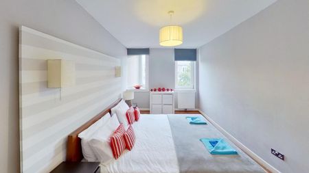 2 bedroom flat to rent - Photo 2