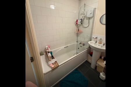 2 Bed Flat, Whitehall Croft, LS12 - Photo 5