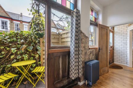 3 bedroom flat to rent - Photo 2