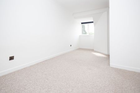 2 bed flat to rent in Danecourt Road, Poole, BH14 - Photo 4