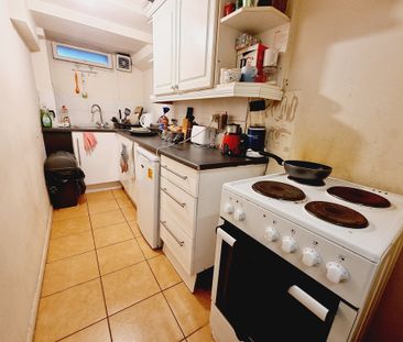8 Bed Student Accommodation - Photo 5
