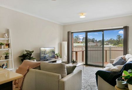 Contemporary Two Bedroom Townhouse! - Photo 2