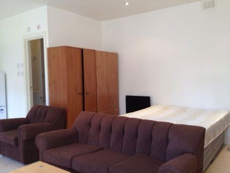 Studio to rent - Photo 2