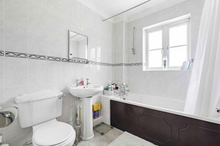 4 bedroom detached house to rent - Photo 5