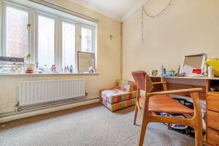 5 bedroom end of terrace house to rent - Photo 4