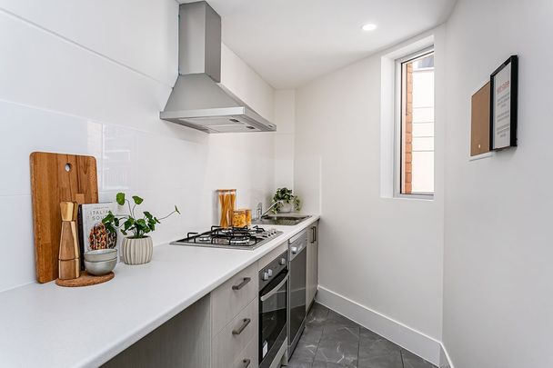 10-bedroom shared house / townhouse, Hindley Street - Photo 1