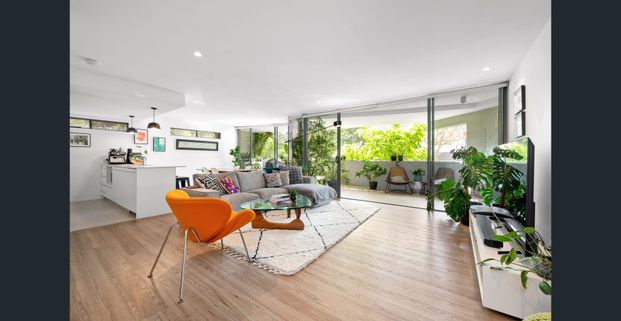 Sophisticated Inner-City Living with Style, Space and Lifestyle Appeal - Photo 1