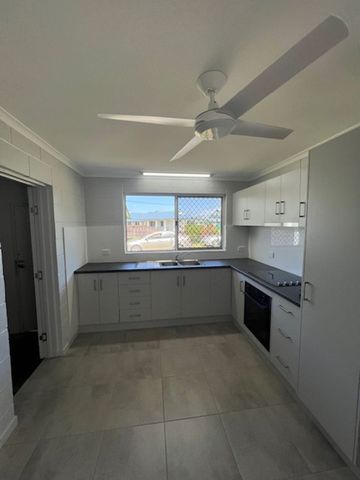 Modern Unit - Photo 2