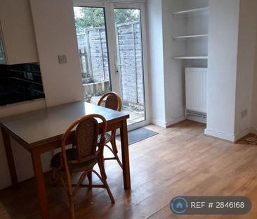 2 bedroom maisonette to rent - Photo 2