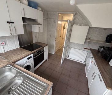 Room in a Shared Flat, Boreham Avenue, E16 - Photo 3